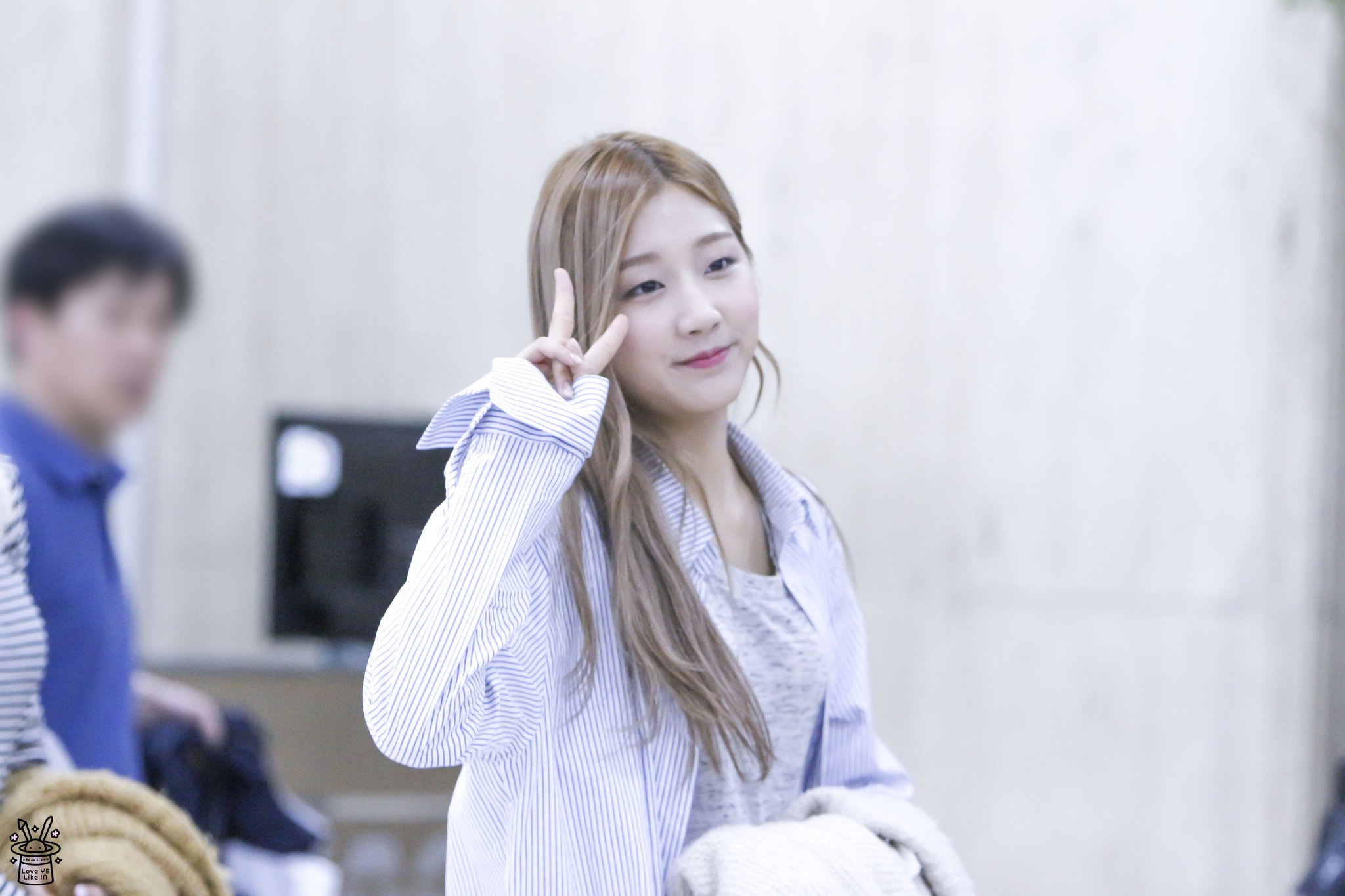 Cfq9UfWUAAAv5cR.jpg:orig