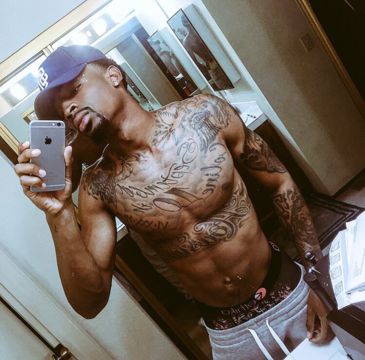 bbdaily69's tweet photo. round 2? 😏 @deetrillaa https://t.co/BCSdwK0ngP
