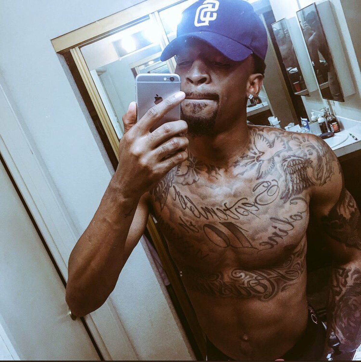 bbdaily69's tweet photo. round 2? 😏 @deetrillaa https://t.co/BCSdwK0ngP