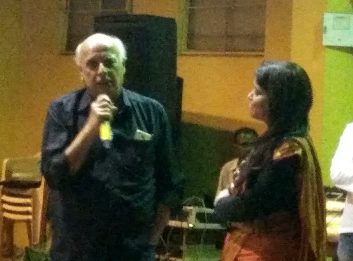 TheSmitaPatil's tweet photo. An unforgettable evening with the legend. One and only @MaheshNBhatt . #PickleJar got pickled today by Bhatt ji:) https://t.co/YaHS95FSxM