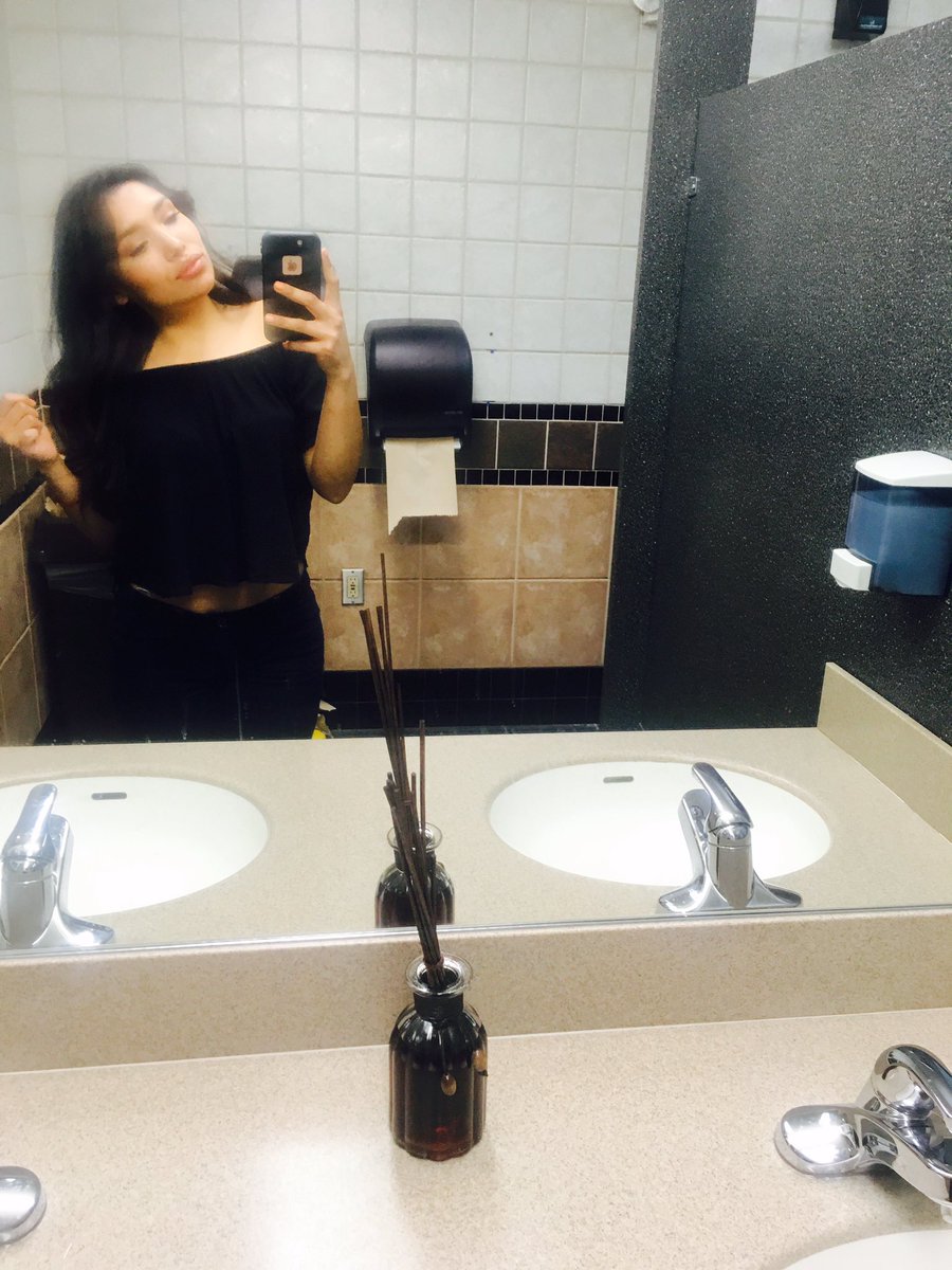 Monikka_g's tweet image. 👄👄 #thatonenight