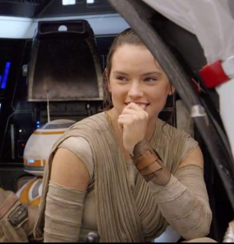 #HappyBirthday to <a href="/_DaisyRidley_/">Daisy Ridley</a>  #DaisyRidley the one who charm us with her smile 😊 #MayTheForceBeWithYou #Rey