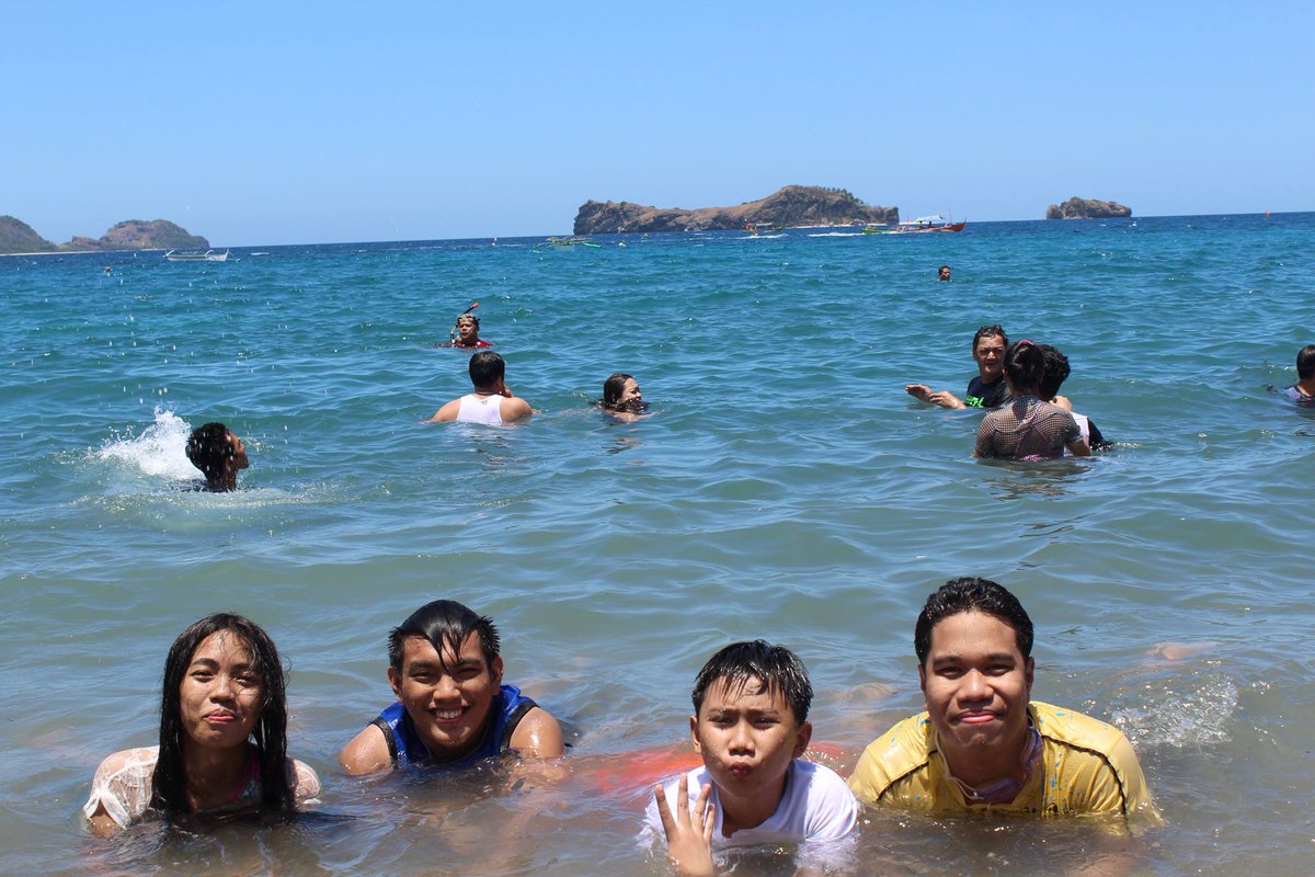 alexthegreat014's tweet photo. Team Kabibe ! haha :) #Zambales https://t.co/Dq7hqYAVJU