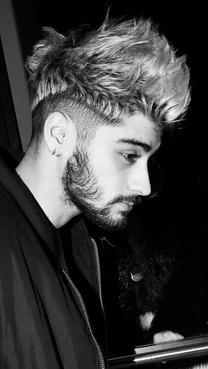 ZaynMalikInd's tweet photo. I want to cuddle him so bad it hurts me all the time😭 https://t.co/uODk5RtlFX