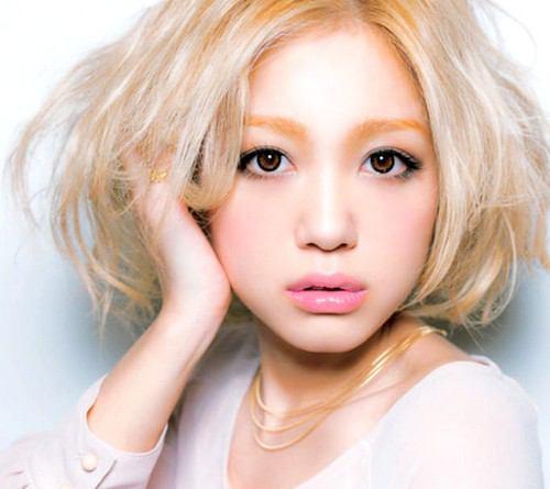 西野家 西野カナちゃんねる みんなはどっちの カナやんが好き ショートヘアー ロングヘアー ロングヘアー好きな人リツイート ショートヘアーが好きな人ファボ どっちも好きな人は リツイート ファボ Kanayanofficial T Co