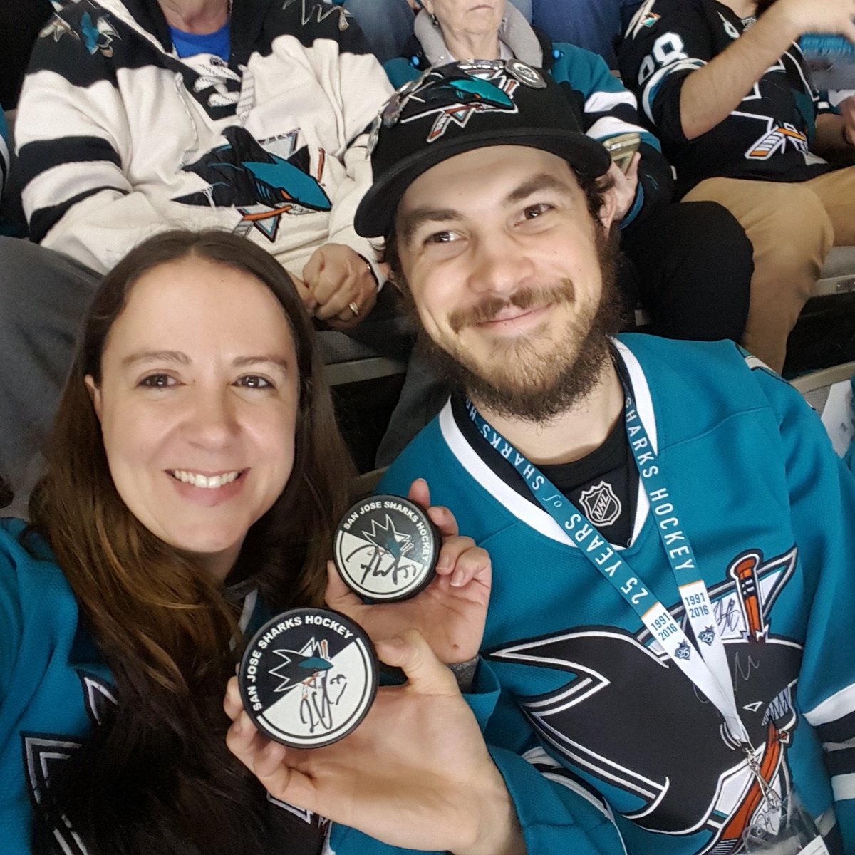 Apryl404's tweet photo. A win on home ice to end a great season. Thank you @SanJoseSharks #SAPFanAppreciation and @sjsharkie https://t.co/Moz24Ykd4t