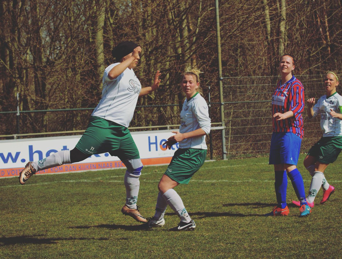 BSCdames1's tweet photo. Zondag 3 april BSC vr1 - WVC vr1 #foto #bscdames1 #competitie #vrouwenvoetbal https://t.co/K3Na77BFbn