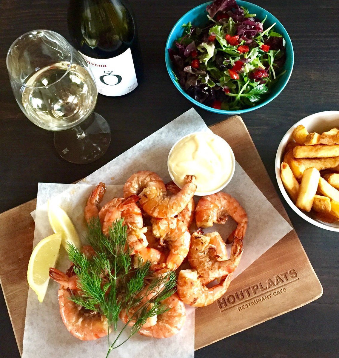 houtplaats's tweet photo. Een hele kilo #gegrilde gamba's voor 2 personen met een fles wijn, salade, friet en aioli voor     € 49,50! https://t.co/xjgGPM3rcH