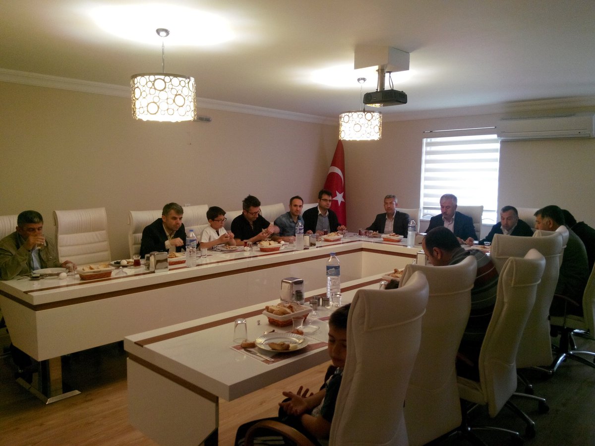 aktifyenimah's tweet photo. Temel Hukuk Bilgisi seminerimiz öncesi uyelerimizle kahvaltidayiz https://t.co/1izMVYOA7s