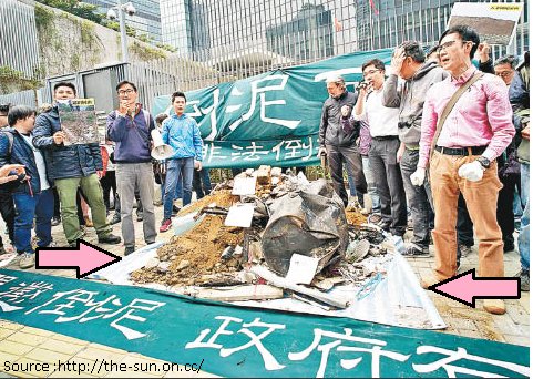 lamlamcasey's tweet photo. Canvas under sediments manifests the conflicts of 'showbiz' and 'direct action', claimed by localism camp. #cjdemo https://t.co/P3jsK6VITT