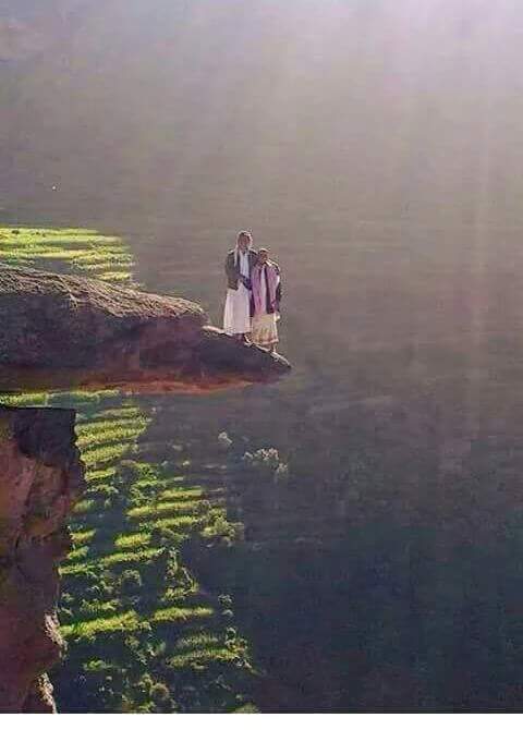 لسان حال المواطن اليمني..!
سأعيش رغم الداء والاعداء
كالنسر فوق القمة الشماء
#انصار_الله_قادمون
#السعودية_راس_الارهاب