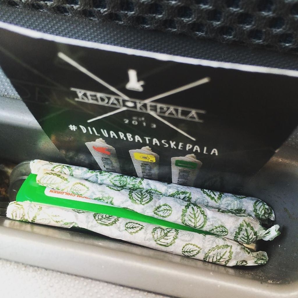 KepalaKedai's tweet photo. Lets roll. Happy sunday!
#kedaikepala #diluarbataskepala #kl420 #my420 #kk420 #malaysiacan… https://t.co/EQ57YKxEdC https://t.co/CTZMGYYOVH