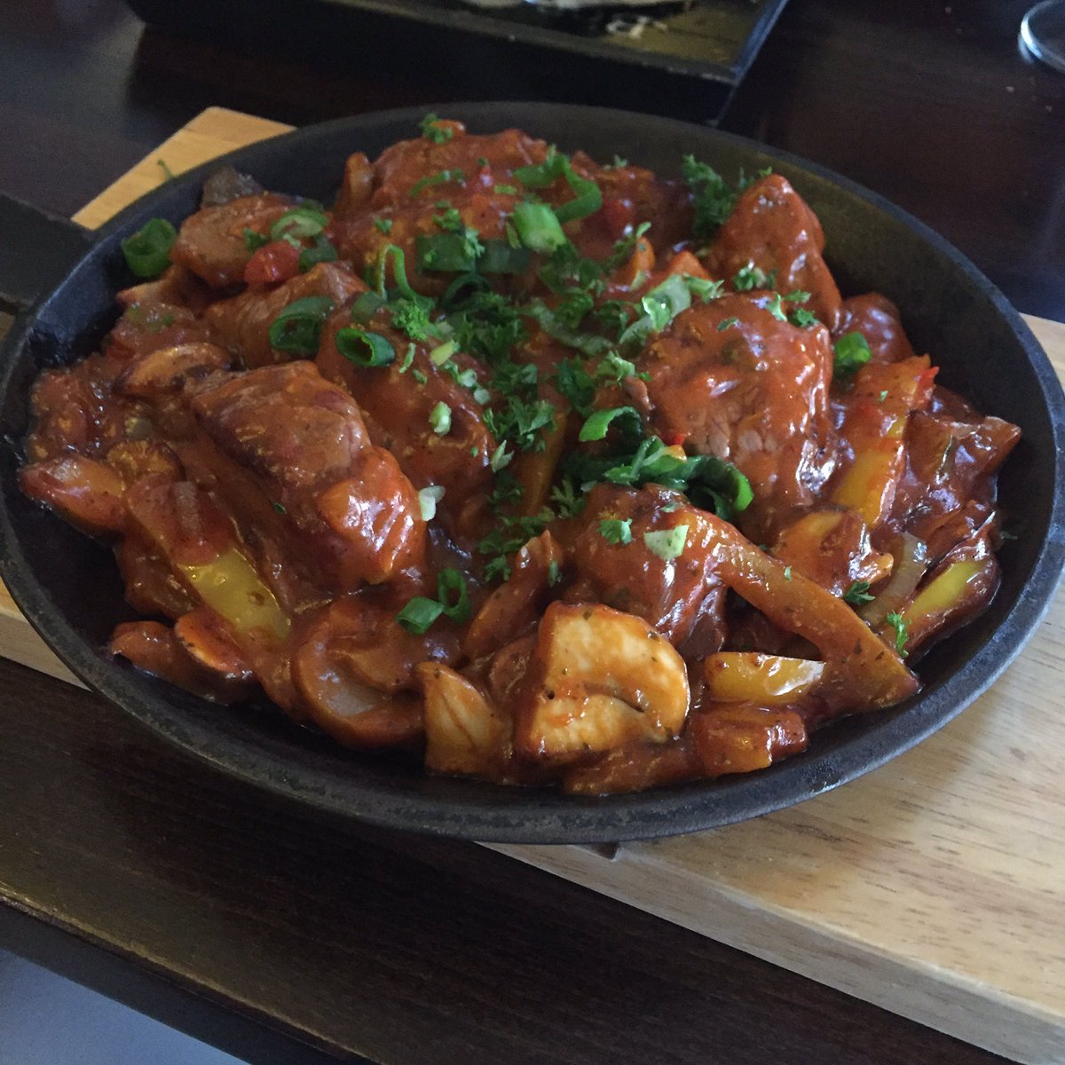 AndersEten's tweet photo. Ook buiten de deur kan je #realmealproof eten #ossenhaas #anderseten #echteten #uiteten #LCHF #lekker https://t.co/o3ckuv3S7G