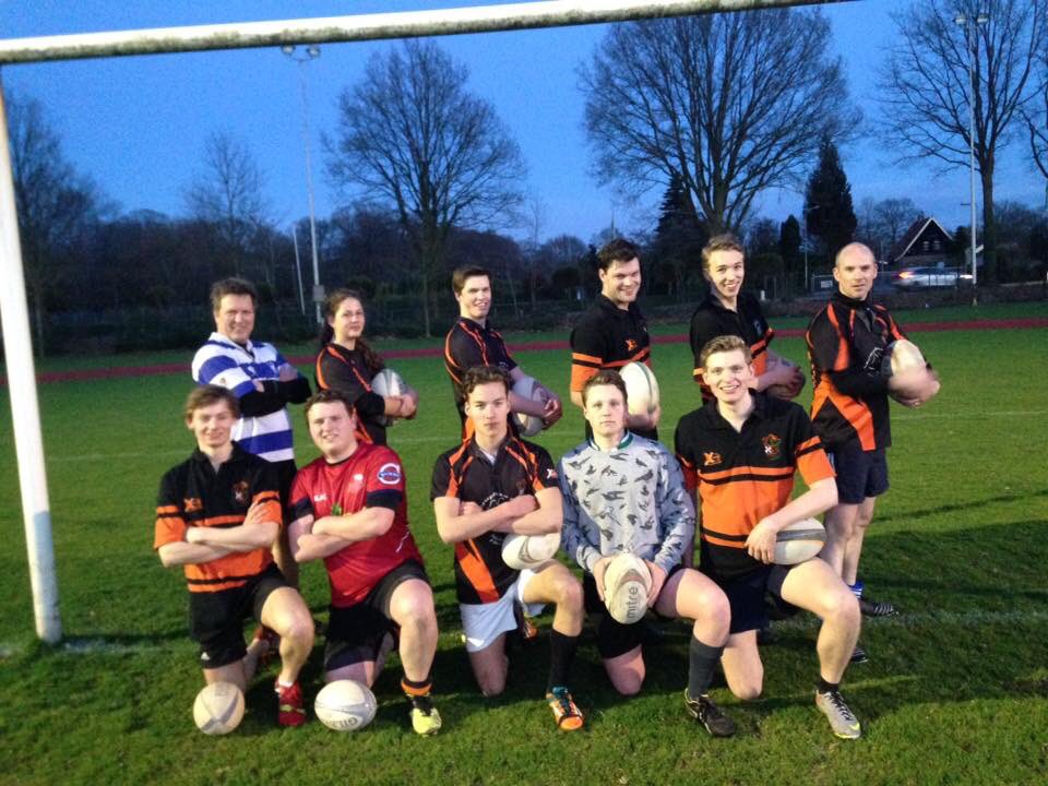 Introductietraining rugby blijkt schot in de roos 15 deelnemers in totaal namen deel!!!