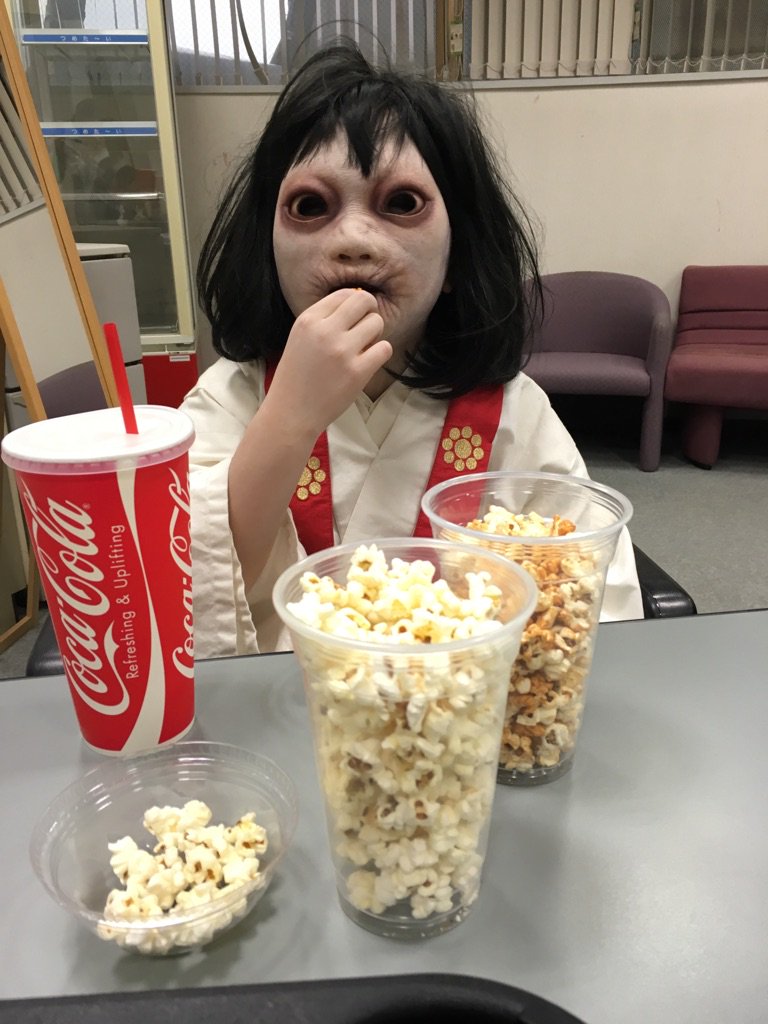 映画 のぞきめ 公式 En Twitter 渋谷toei訪問 無事終了しました 劇場さんのご好意でポップコーンをいただきました のぞきめ 渋谷toei 最後の写真は渋谷toeiの島田支配人 T Co Vcpmgxb7ad 映画 のぞきめ 公式 En Twitter 渋谷toei訪問 無事終了しました 劇場さんのご好意でポップコーンをいただきました のぞきめ 渋谷toei 最後の写真は渋谷toeiの島田支配人 T Co Vcpmgxb7ad