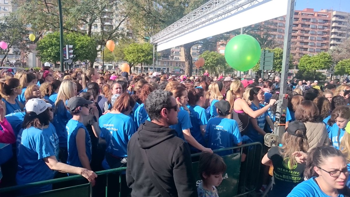 Esto empieza ya.... A tope esas 5000 chicas!!!! #mareazul #CarreraDeLaMujer