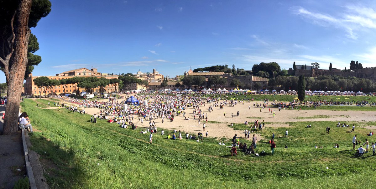 maxchecchi's tweet photo. #stracittadina #maratonadiroma #circomassimo https://t.co/kNnSlEYUSu