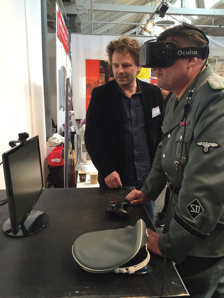 PBrunbech's tweet photo. Fortiden møder fortiden. En tysk major fra WW2 går rundt i Jelling via VR. #historiskedage #historielab #histpip https://t.co/a4Smvy6tMx