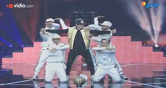 AliciousJambi__'s tweet photo. Keren bgt asliii 😍😍 ada watch me nae nae lagii haha ali jago nya bgt itu 😂 #AliandoFeatKingzCrewTDI2 https://t.co/x3Y8TgOJmK