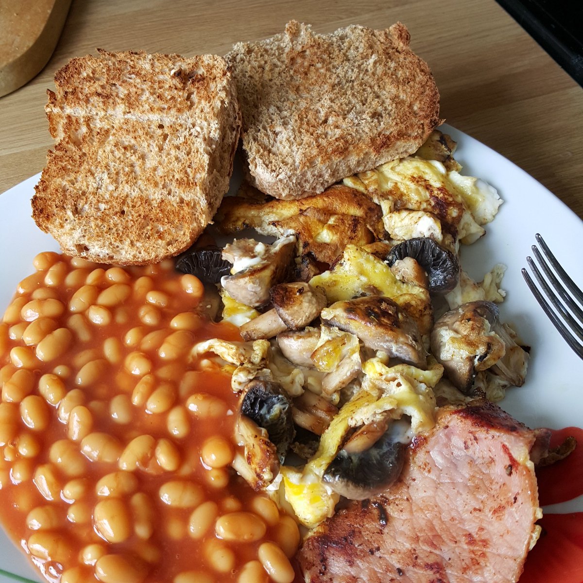 Love a bacon &amp; mushroom omelette with a side of beans &amp; toasted roll on a Sunday morning!! #amble #slimmingworld