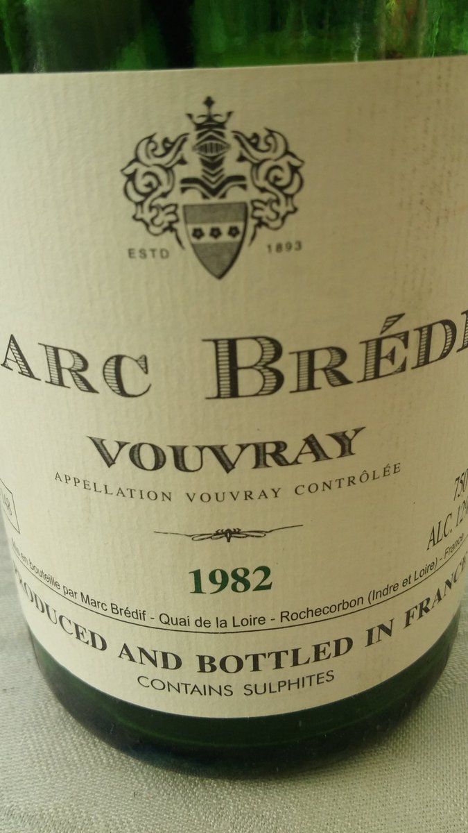 RolandPeens's tweet photo. 1982 whites showing very well for lunch. @JDrouhin #Bredif. With some classy Champagne and Jura. https://t.co/Abacr3XLiE
