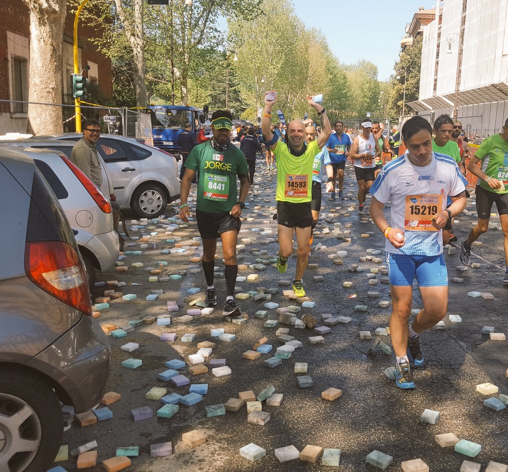 lavalebudi's tweet photo. @MaratonadiRoma NOI C'ERAVAMO!!! @samuelpolidetti #maratonadiroma #runningman #runners https://t.co/fVCN3OEczb