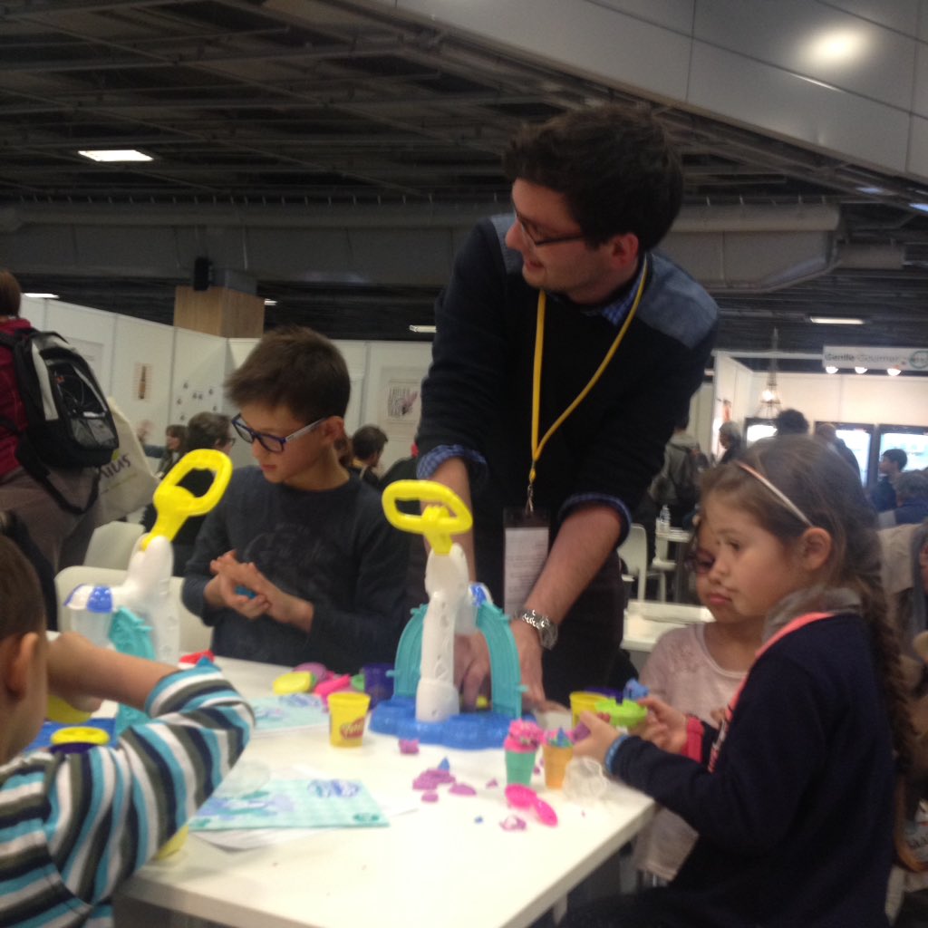 L'equipe <a href="/GeniusSansGlu/">Genius Sans Gluten</a> met la main à la pâte avec les enfants ! #saaps2016 #becausegus <a href="/SAAEPS/">Saepulohudin</a> <a href="/BecauseGus/">Because Gus</a>