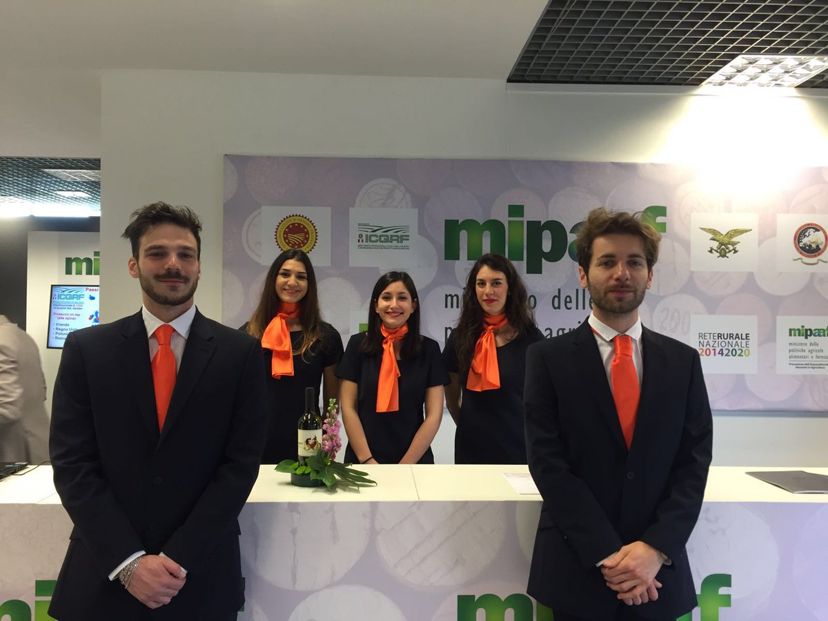 ElenaSalzano's tweet image. #Vinitaly2016 #teamatwork #contenitorididee per il #mipaaf @incoerenze