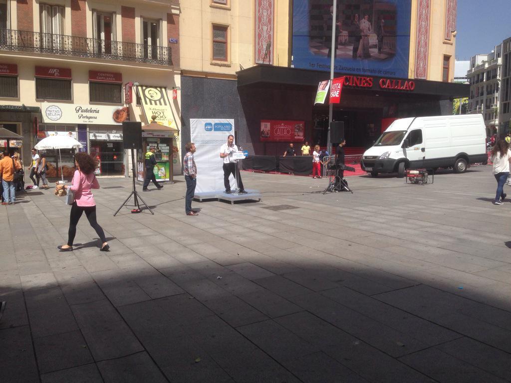 AntifasU's tweet photo. Una foto de las pasadas elecciones que es demasiado buena para olvidarla. Mitin del PP en el centro de Madrid, sí. https://t.co/QTKSTBf2Rk