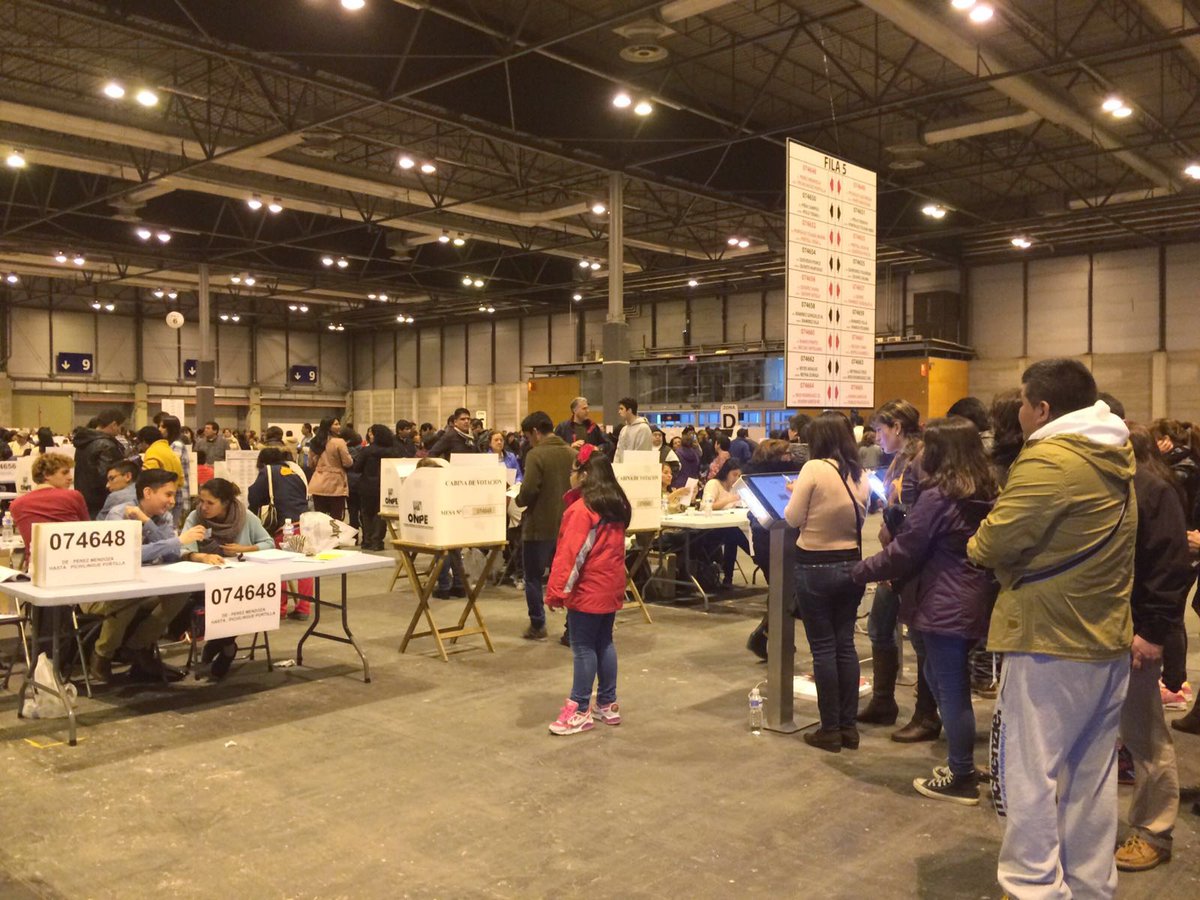 dodito15's tweet photo. @RPPNoticias Peruanos votando en Madrid. #VotaPeru (vía @titags8) https://t.co/7HvWKGcsfg