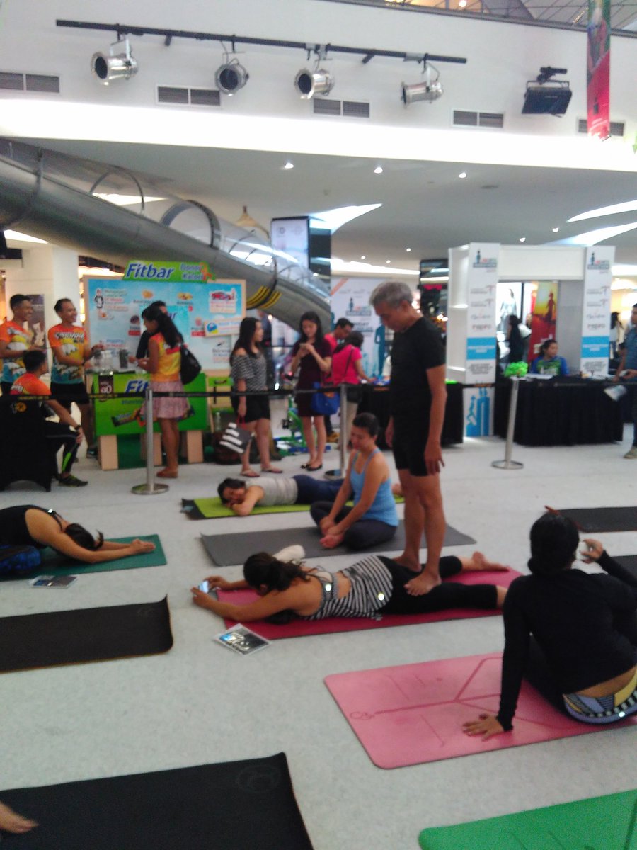 AkuSukaSehat's tweet photo. Next, di #JWM2016 ada sesi Yoga bareng Mas Arif Sentosa @NamasteFestival @fXSudirman https://t.co/A74QgdO3oK