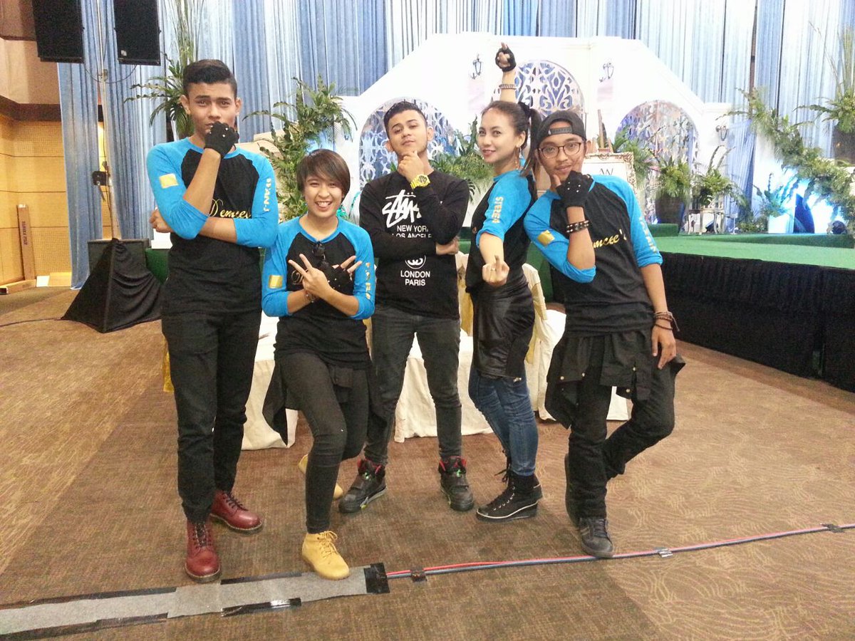 demceesofficial's tweet photo. @throwback yesterday SACC performance. #Demceesofficial #chotxola #Malaysiaweddingfestival https://t.co/uSjgYIdPQm