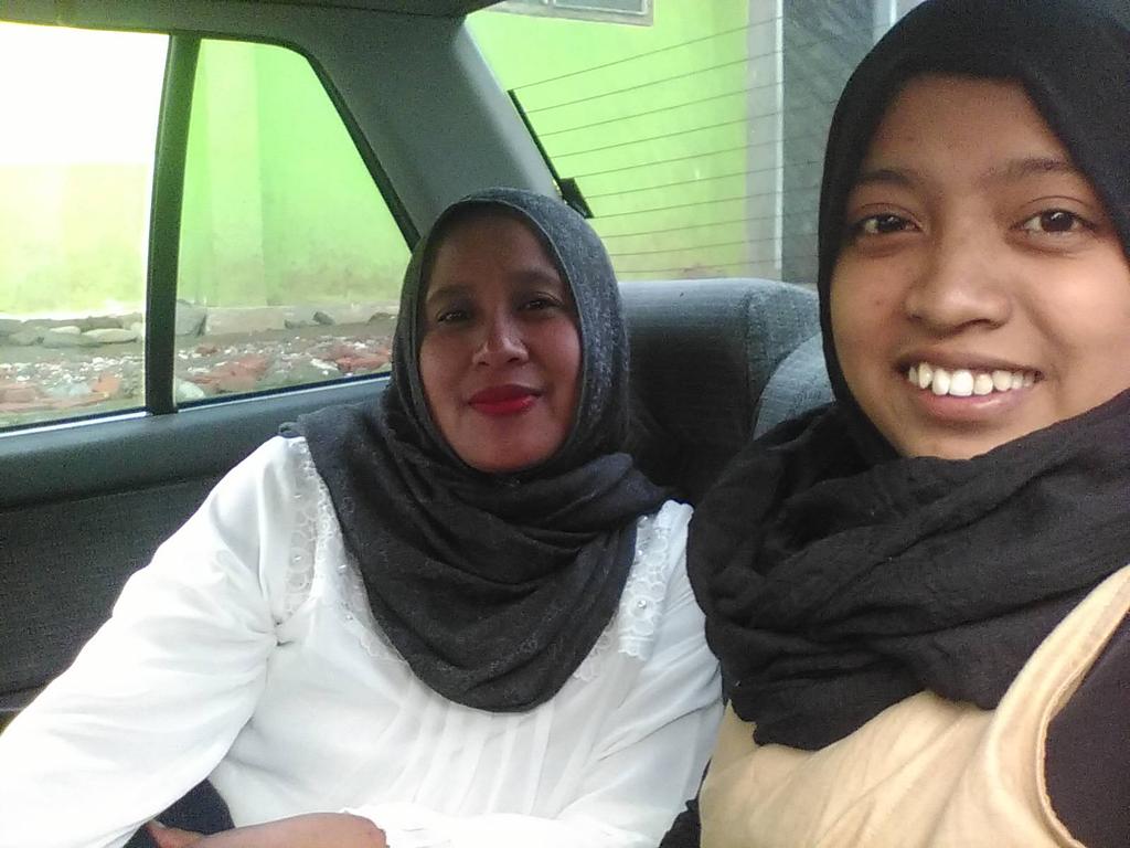 fitrimurtafiah's tweet photo. Kondangan https://t.co/UBBicOI2yG