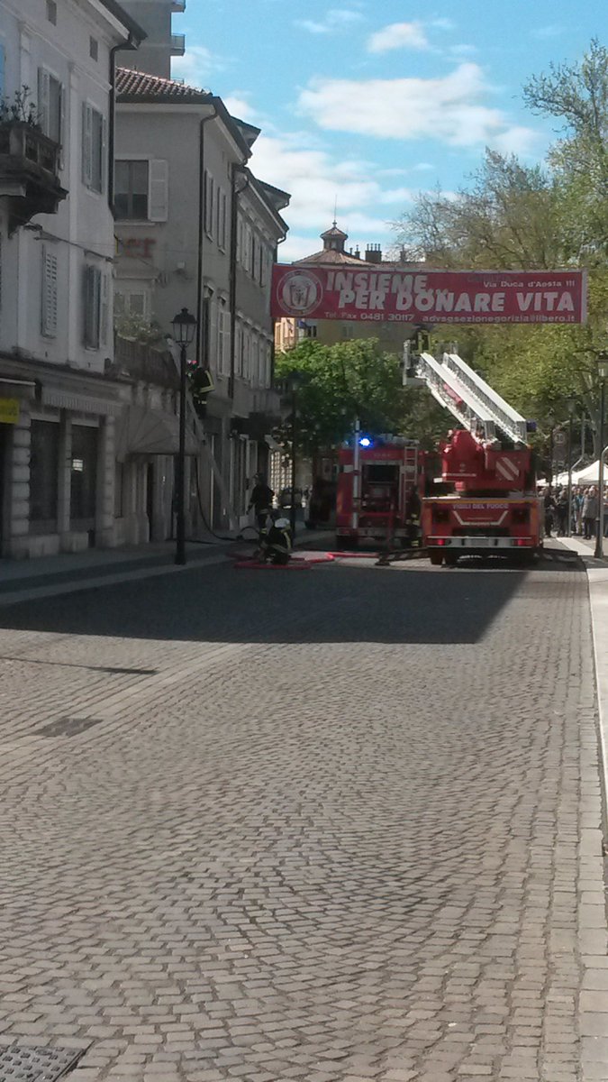 RobertoCovaz's tweet photo. Incendio in un edificio di corso verdi a Gorizia https://t.co/5e1rzTonBn