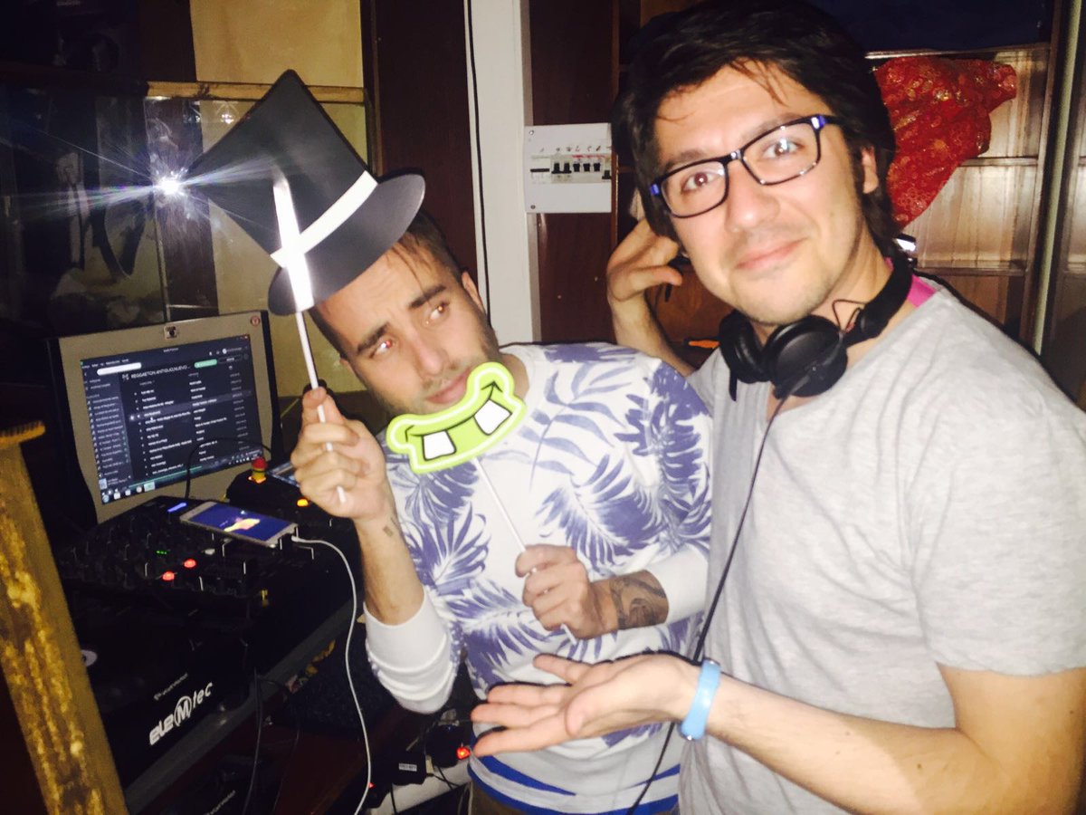 Ayer en el <a href="/Tardeo_Almansa/">TardeoAlmansa</a> con la #zarigüeya de la música <a href="/djjoselopez/">Jose Lopez</a> #bailame #calientaquesales #almansa