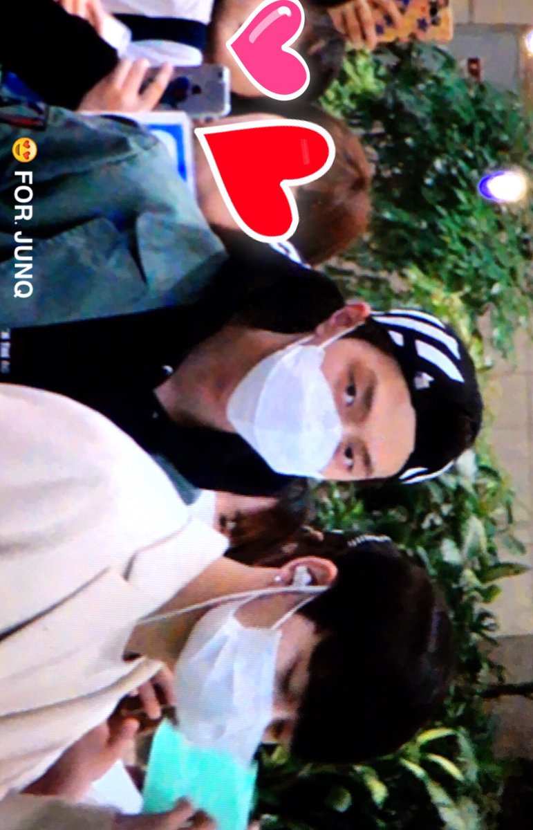 FOR_JUNQ's tweet photo. 160410 김포공항 출국 준큐 프리뷰 :: 조심히가 😍 안녕 ❣ #MYNAME #JUNQ #준큐 @kkangxx9449 https://t.co/x1ln91bNfJ