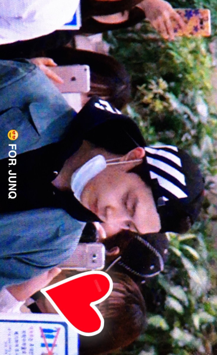 FOR_JUNQ's tweet photo. 160410 김포공항 출국 준큐 프리뷰 :: 조심히가 😍 안녕 ❣ #MYNAME #JUNQ #준큐 @kkangxx9449 https://t.co/x1ln91bNfJ