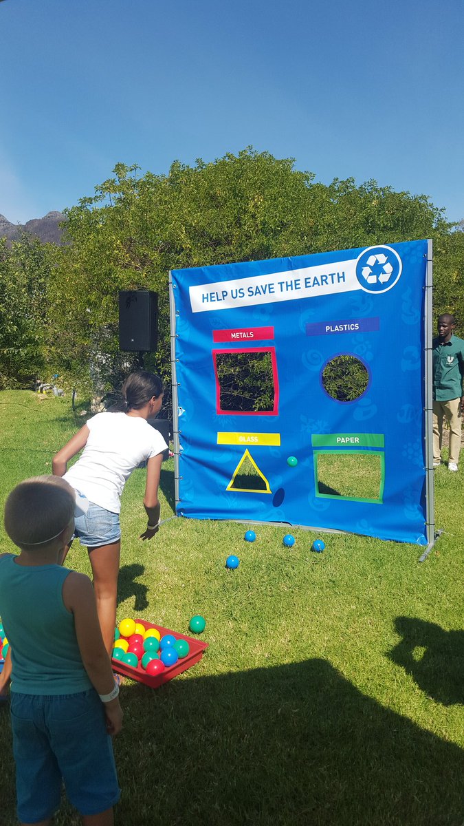 UnileverSA's tweet photo. Lots of fun at the #brightfuturesa eco carnival with our range of educational and sustainable games. #GHfun https://t.co/0blVLtrI7T
