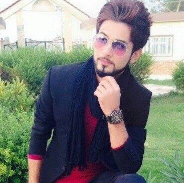 راسي ماطخة لبشر لـو صار امير ,,
هـاي مـعلومـة ارد اخلهـة ابـالك ,,
انـي نـضرت عيني لو صدت عليك ,,