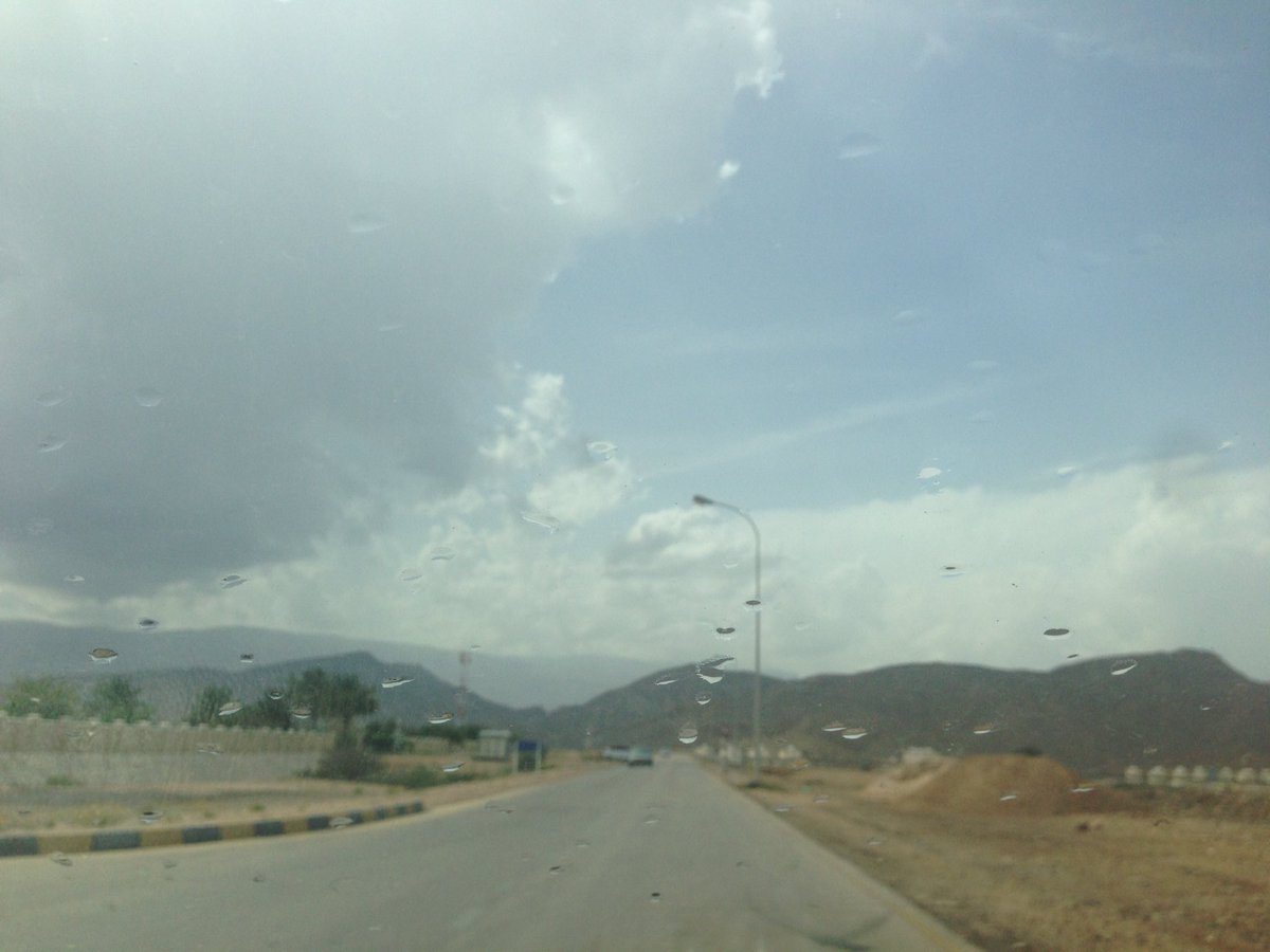 امطار خفيفة الان بولاية صور / مستشفى صور المرجعي 
#أخدود_الرباب 
@Sur_NewsNet 
<a href="/AALKHADOURI/">عبدالله الخضوري</a> @meto_oman