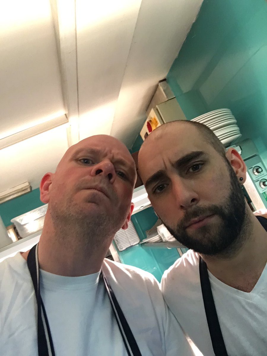 Don't worry <a href="/Chef_Daz/">Chef_Daz</a> it's all under control #workingthepasseonaSunday
