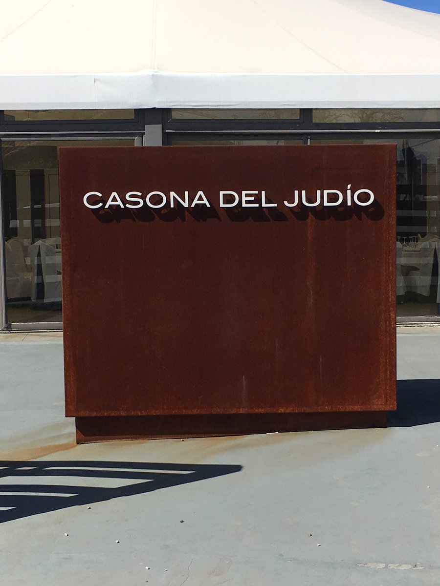 ADesignSDR's tweet photo. Compartiendo ideas!@SergioBastard también "diseña" en sus fogones de @CasonaDelJudio .Gracias por recibirnos !! https://t.co/7Ippl38R5b