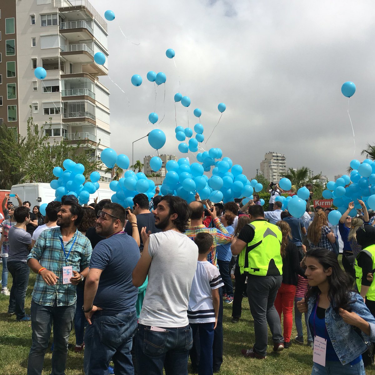 alperalveroglu's tweet photo. Muhteşem bir pazar günü ve tüm Antalya burada adeta, emeği geçen tüm gönüldaşlara teşekkürler 💙
@KONGEDorg https://t.co/2TfO06NPys