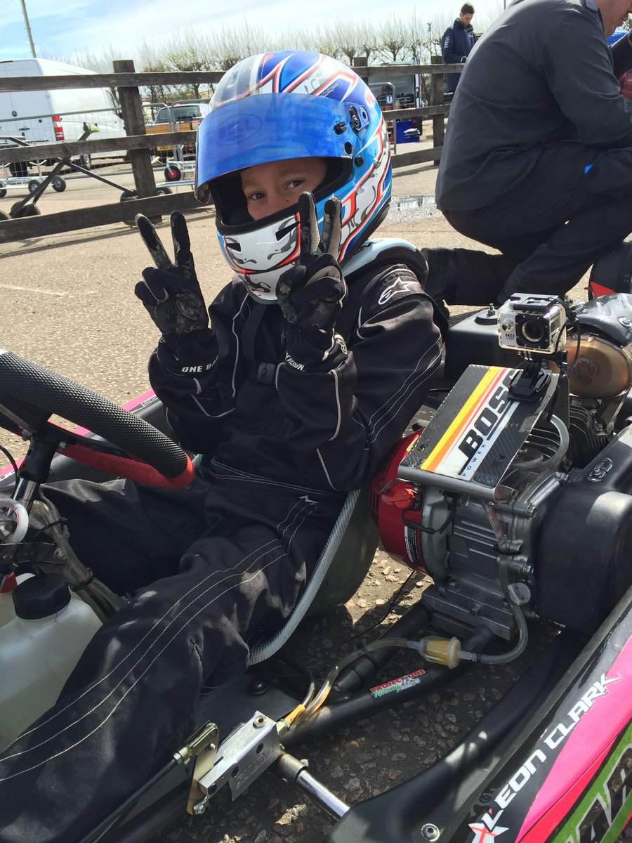 Leonclarkracing's tweet photo. Practice makes perfect @tonygilham34 @TeamHardRacing @HKFRacing @DKMRacing https://t.co/PnZkUCZuie
