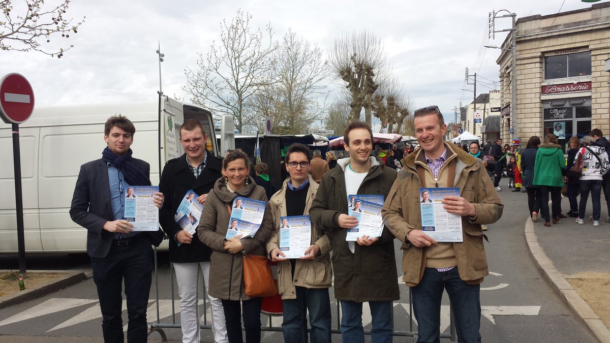 eleonorerevel's tweet photo. Marché d'Indre avec le #FNJ44 #Circo4403 @Parsifal44 https://t.co/JSyJZXVxmq