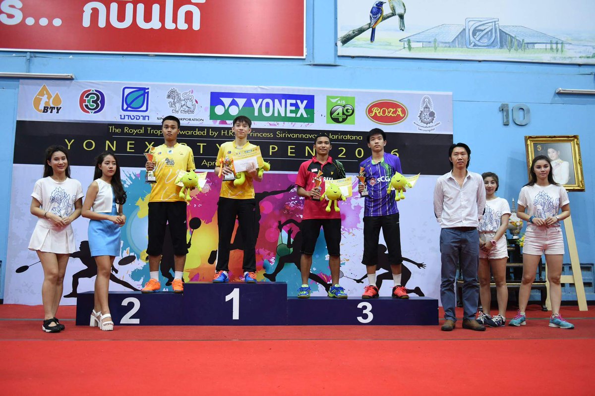 BadmintonNow's tweet photo. Kunlavut Vitidsarn (Banthongyord) di turnamen #BTYCup2016:
- Juara MS 🏆
- Juara BSU17 🏆
- Runner-up BDU17
😐😐😐 https://t.co/lqSpRDyny5
