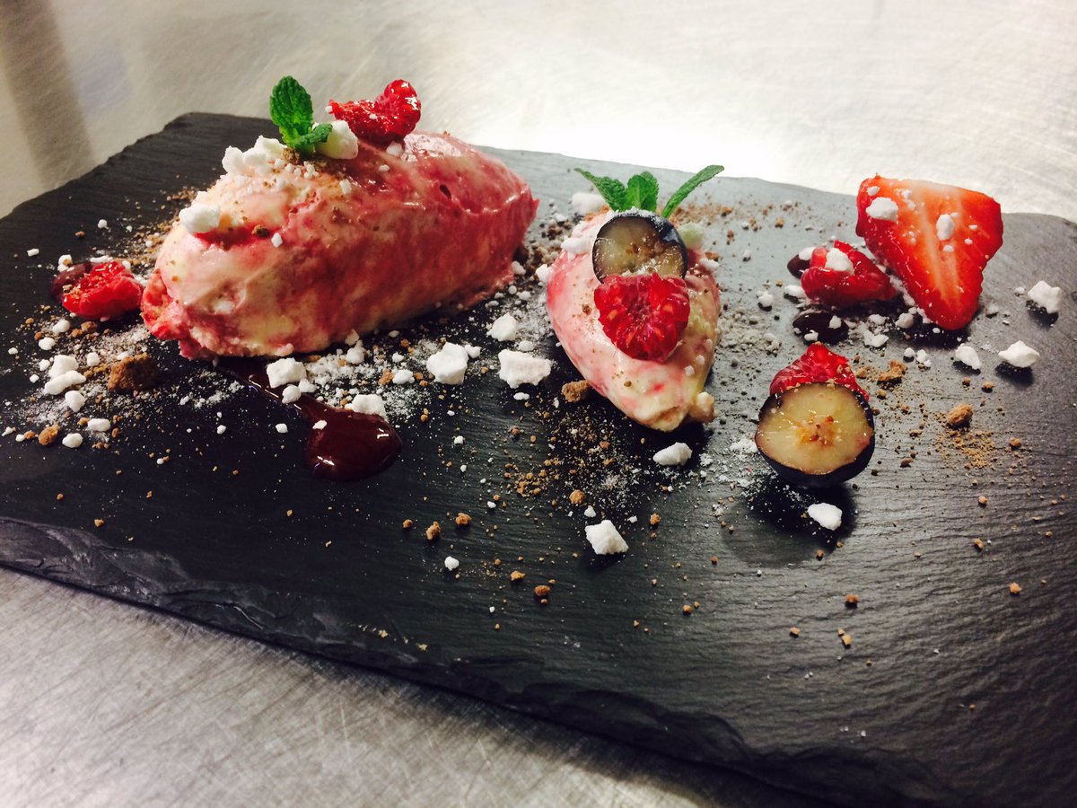 AllotmentNQ's tweet photo. Our Eton Mess... 👌 #manchester #NQ #foodgoals #dessert https://t.co/ZrUypOSY0M