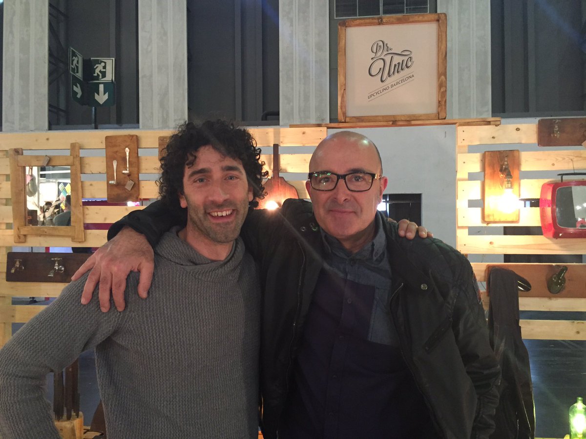 dr_unic's tweet photo. Últim dia de @HMFbcn,espai ideal dintercanvi didees d #upcycling amb referents tan estimats com lamic @RafelVives https://t.co/94ymUvkcNf