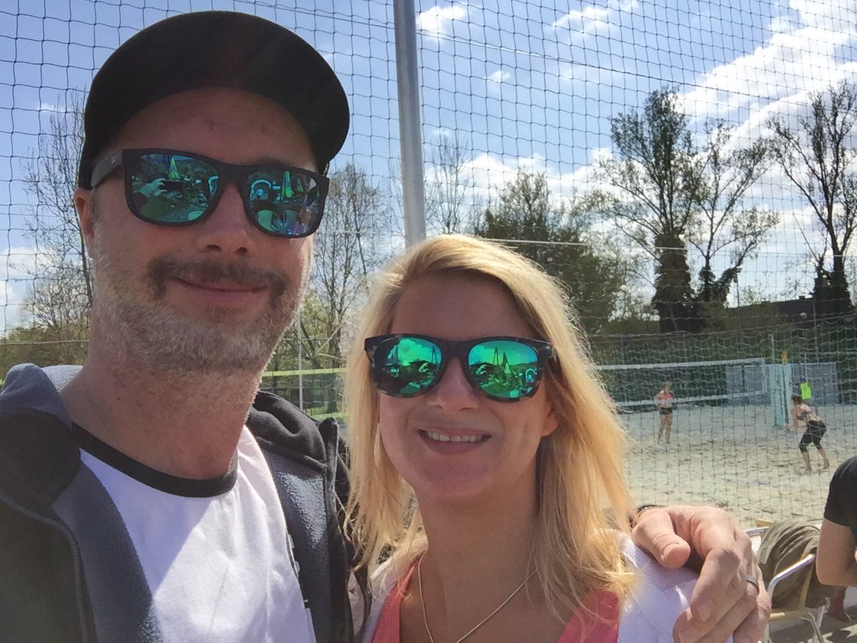 SVDerneumanN's tweet photo. Saison am #Murbeach ist eröffnet! Für uns aber nicht mit Beachvolleyball, dafür mit Kardamint Spritzer ;-) #Sonntag https://t.co/KFhLk2V7lF