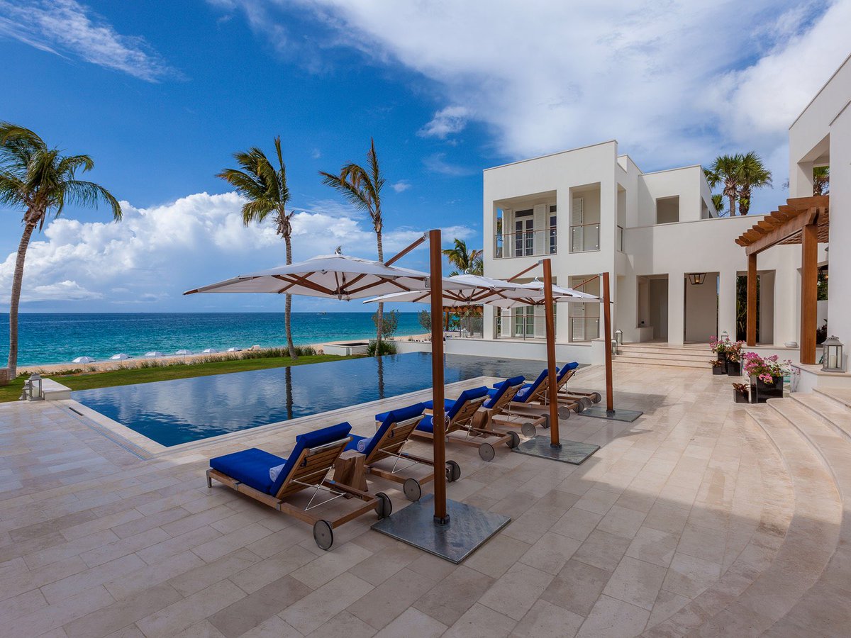 anguillabeaches's tweet photo. File this "if-you-have-to-ask" #Anguilla #Villa under #SumptuousSunday🕶 
$200K+/wk💸💸💸 
Foto🌹👉https://t.co/qvEEqkO5ny https://t.co/JXreVDpqTC